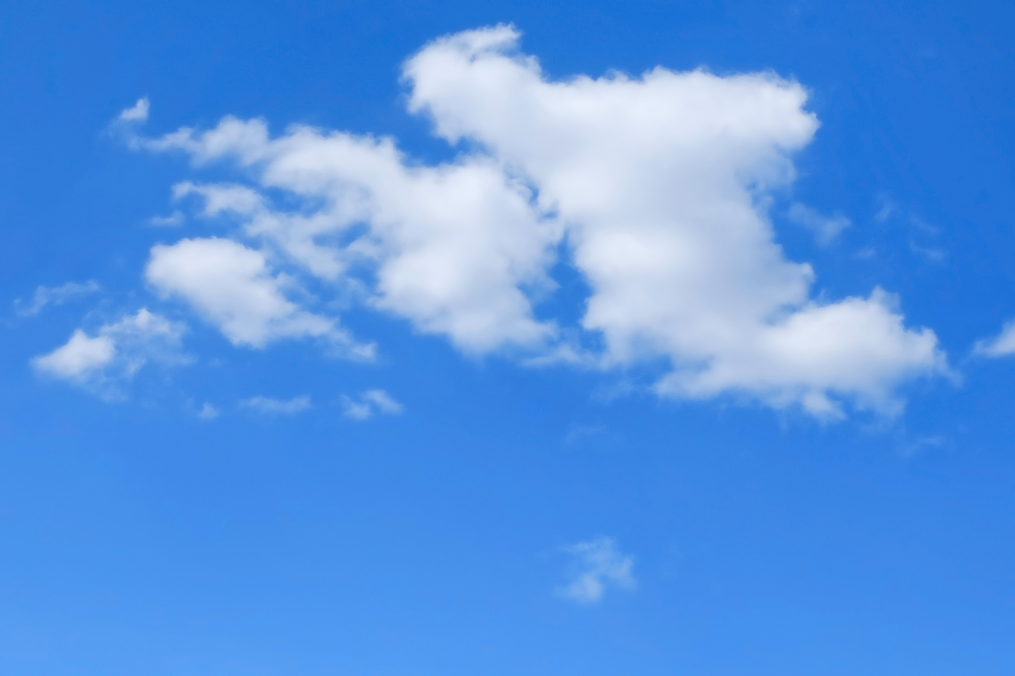 ベタ塗りの青空と白い綿雲 の画像 写真素材を無料ダウンロード 1 フリー素材 Beiz Images