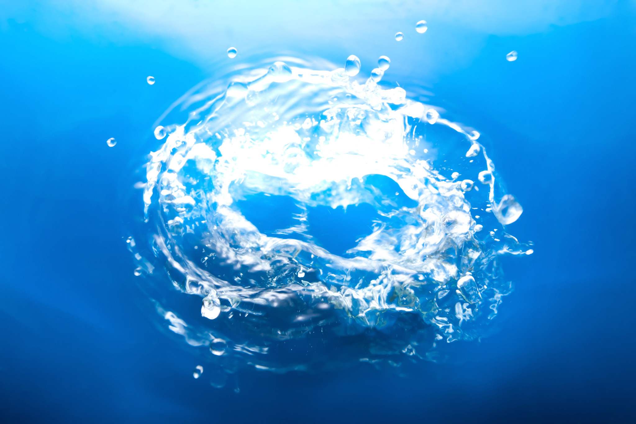 水しぶきと飛び散る水滴 の画像 写真素材を無料ダウンロード 1 背景フリー素材 Beiz Images